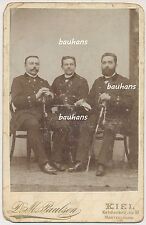 Kabinettfoto-Kiel Kaiserliche Marine Offiziere-Säbel (c805)