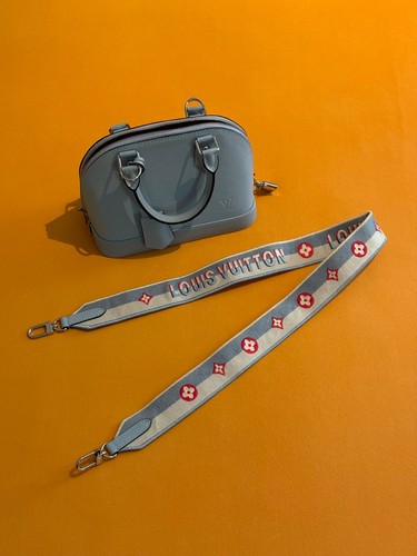 Louis vuitton alma epi - bb,