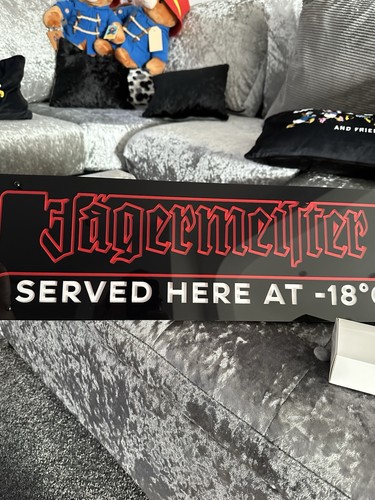 Jägermeister hier serviert - jägermeister, "hier