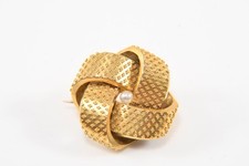C26H13- Gold 585 14kt Brosche mit Perle feiner Granulation Knotenform um 1940 