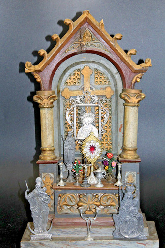 Schöner alter haus - haus, altar