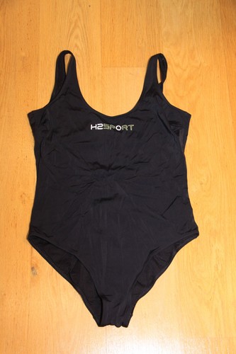 Sportlicher badeanzug - sportlicher,