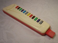 altes DDR Spielzeug Triola