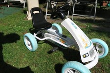 Tretauto für Kinder 2-6 Jahre etwa wie NEU