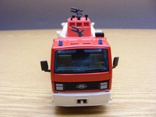 Siku  2823  Ford Cargo  Feuerwehr  LKW mit  Feuerlöschboot  Verkehrsrot