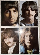 4 Beatles Fotos 20cm x 28cm von dem weissen Album, 1968.+Poster Songtexte.