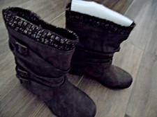 Sehr schöne braune Damen