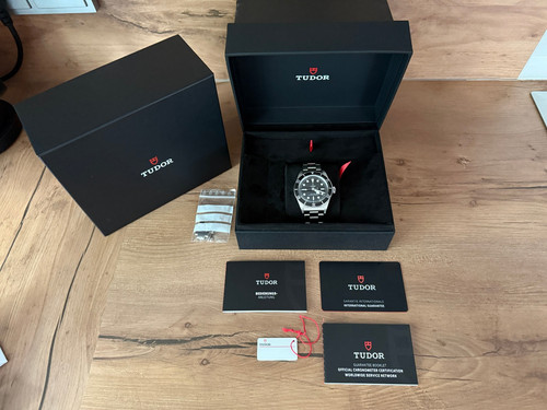 Tudor black bay monochrome - black,