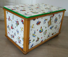 Süße Spielzeugtruhe