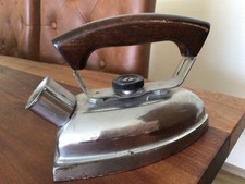 Kleines, altes Bügeleisen