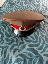 Dies ist eine sowjetische Offiziers-Schirmmütze aus der UdSSR-Ära. 