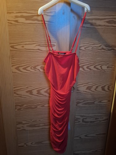 Figurbetontes rotes kleid mit - figurbetontes,