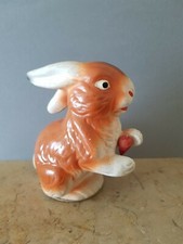 alte Hasen mit Rübe Figur