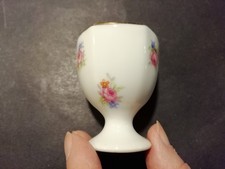 Alter 6-eckiger Eierbecher auf