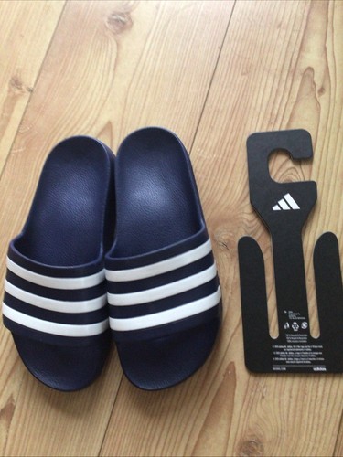 Neue adiletten von - neue,