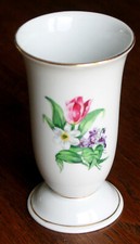 Porzellan KAESTNER SAXONIA Vase weiß Blumenmotiv Handmalerei Göhler, Höhe 15 cm