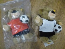2 x Steiff Teddybär Fußball WM EM Germany Austria Schweiz Bär Hilton 24cm braun