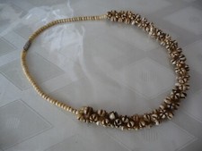 Halskette aus Knochen