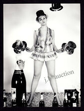 JONGLAGE-AKROBATIN Hüte & Sektflaschen * 50s Aushang-Foto v R. SEUFERT Stuttgart