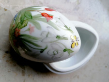 Handbemaltes Osterei aus Porzellan