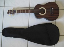 Ukulele mit dem Brand Issaku; Länge/Breite 57/21cm; Gewicht 450g; gut erhalten