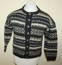 KURZE ISLANDER HANDARBEIT