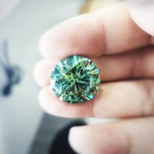 Grüner Moissanit 20ct 18mm