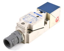 Telemecanique XS7-C40FP260 Näherungssensor Induktiver Näherungsschalter Sensor