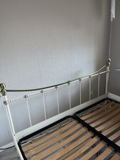 Vergoldetes, vintage, Metalldoppelbett. 1,60m Breit. Lattenrost inklusive.