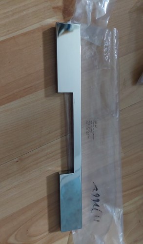 Möbelgriff glänzend