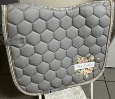 Hellgraue Felix Bühler