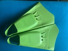 NEUE Bodyboard Flossen OPTION Fins Größe Medium grün