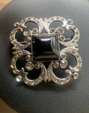 Feine Silberfarbige Gablonzer Brosche, Filigran Glasstein  und Strasssteine 250