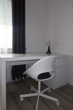 Ikea Schreibtisch + Stuhl +  Kleine Tischlampe (Alles von IKEA) Top Zustand