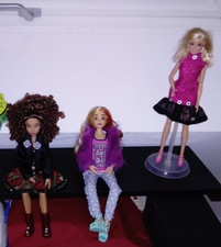 Konvolut   Disney  ILY 4Ever Dolls + 1 Barbie + Kleidung