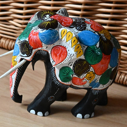 Elefant aus holz bemalter - holz,