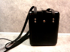 Damen-Riemen-Umhängetasche-schwarz- 14x18x5cm