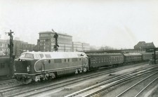 sw Foto MaK Diesellok 30001 mit Versuchszug in Hamburg 1962 Slg. Prof. Dr. Kurek