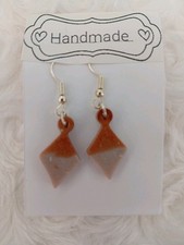 Ein Paar Ohrringe Handmade