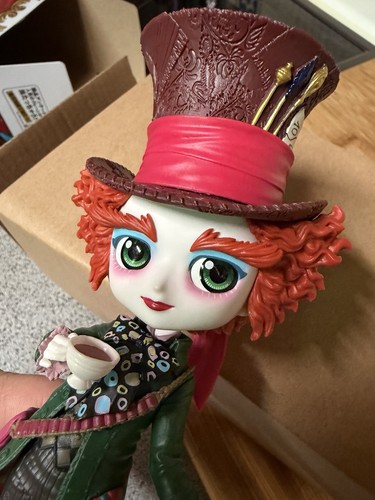 Posket mad hatter figurine - q,