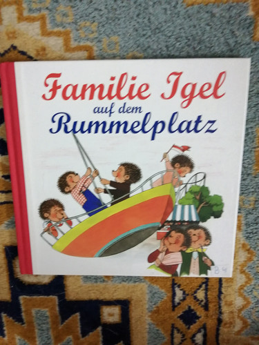 Familie igel auf dem - auf,
