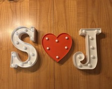 LED Leuchte Weiße Buchstaben & Rotes Herz Batteriebetrieben Deko/Hochzeit 3D Set