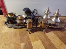 Ich biete diese Milch u Zucker Salz und Pfefferstreuer zum Verkauf an siehe Bild