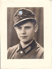 WK2 1943 Porträtfoto junger Soldat in RAD-Uniform mit Abzeichen, Eindhoven