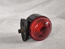 Hella Begrenzungsleuchte Rot Weiß mit Befestigungsschraube