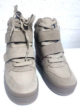 Neu High-Top-Sneaker mit