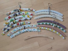 15 DDR Kleiderbügel Kinder klein 34 cm Wachstuch Stoff Nostalgie Retro Sammler
