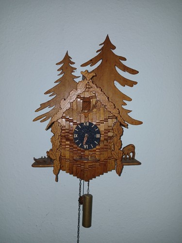 Alte handgeschnitze uhr - alte,