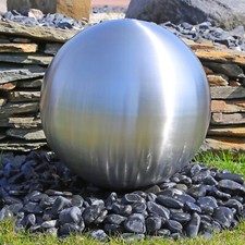 Große Kugel aus Edelstahl