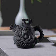 Lila Teekanne aus Ton